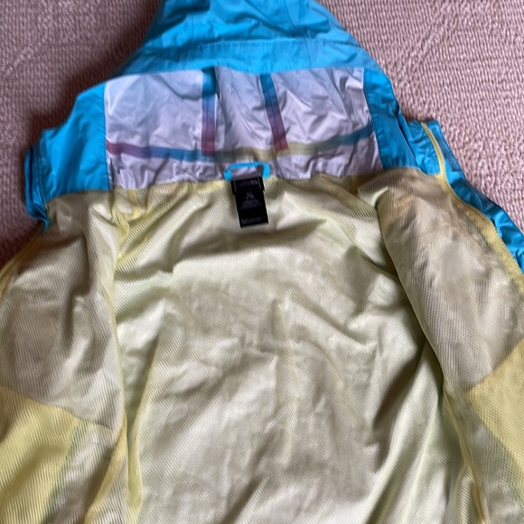 COPY - The North Face Rain shell - Picture 5 of 5